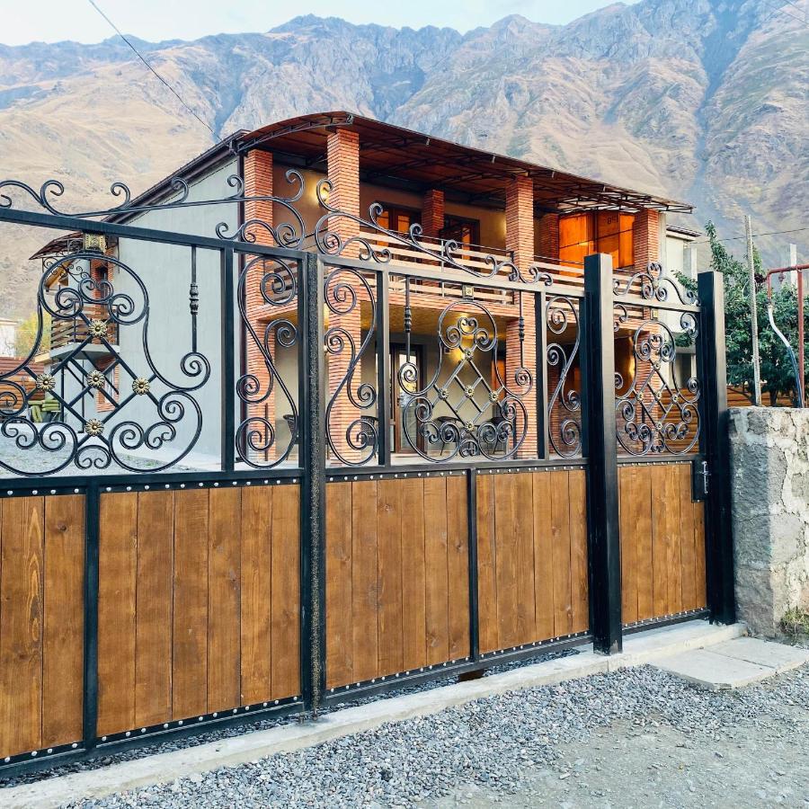 Гостевой дом Paradise Kazbegi Экстерьер фото